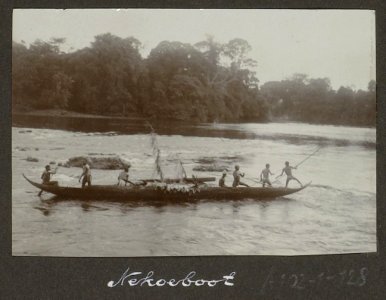 Collectie NMvWereldculturen, RV-A102-1-128, 'Nekoeboot'. Foto- G.M. Versteeg, 1903-1904