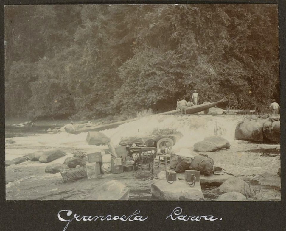 Collectie NMvWereldculturen, RV-A102-1-136, 'Gransoela Lawa'. Foto- G.M. Versteeg, 1903-1904