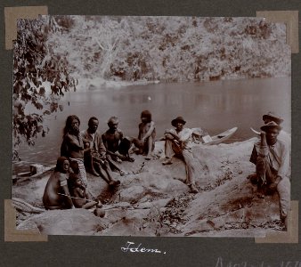 Collectie NMvWereldculturen, RV-A102-1-154, 'Indianen, Boni's en arbeiders'. Foto- G.M. Versteeg, 1903-1904