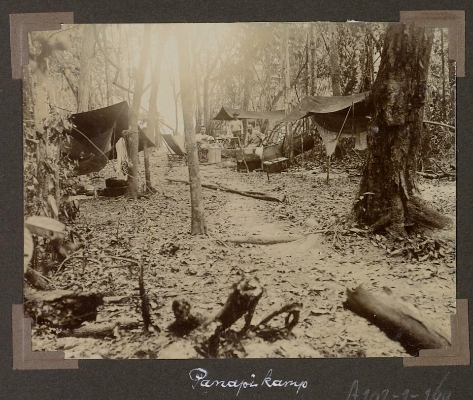 Collectie NMvWereldculturen, RV-A102-1-169, 'Panapikamp'. Foto- G.M. Versteeg, 1903-1904