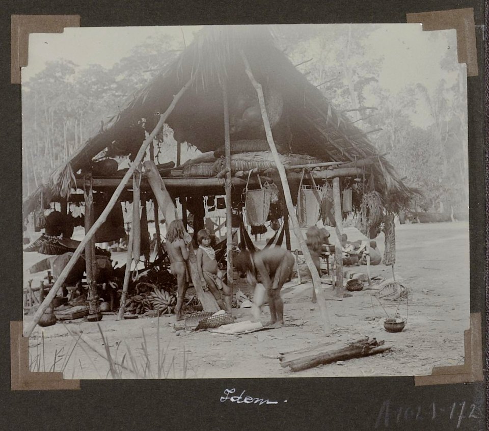 Collectie NMvWereldculturen, RV-A102-1-172, 'Panapi'. Foto- G.M. Versteeg, 1903-1904
