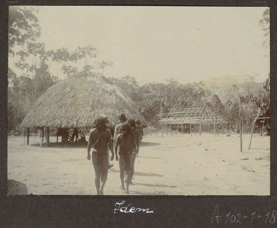 Collectie NMvWereldculturen, RV-A102-1-183, 'Jamaike'. Foto- G.M. Versteeg, 1903-1904