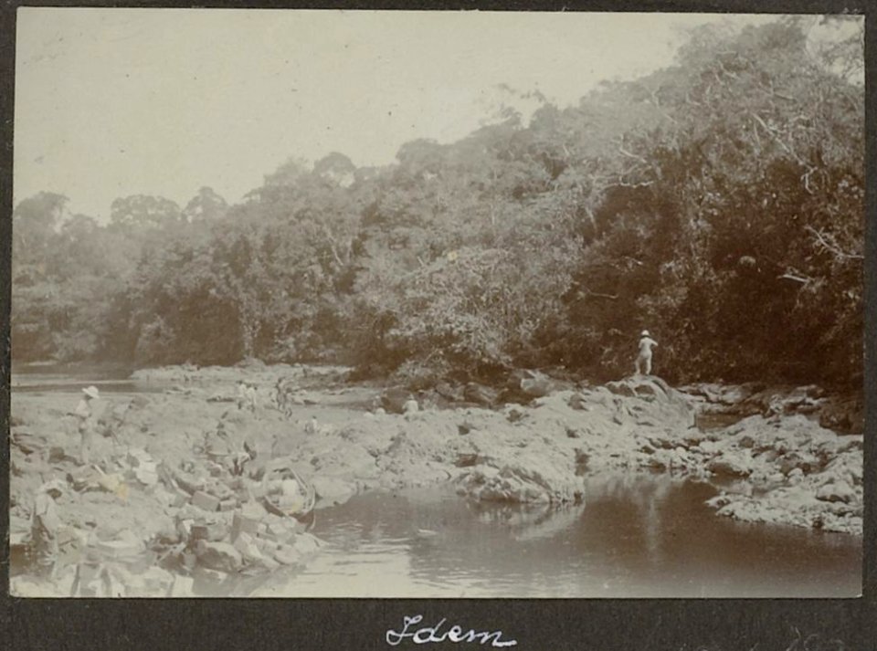 Collectie NMvWereldculturen, RV-A102-1-180, 'Oemanfoekon'. Foto- G.M. Versteeg, 1903-1904