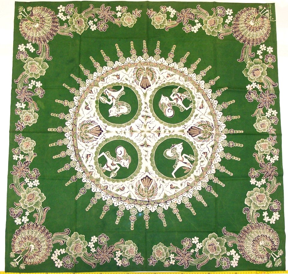 Collectie NMvWereldculturen, 7019-1, Tafelkleed, 'Tafelkleed', The Tjien Sing, 1900-1950