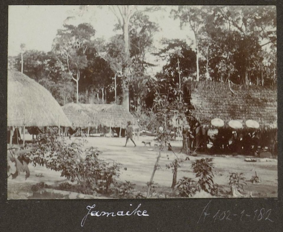 Collectie NMvWereldculturen, RV-A102-1-182, 'Jamaike'. Foto- G.M. Versteeg, 1903-1904