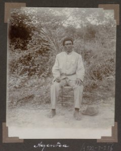 Collectie NMvWereldculturen, RV-A102-1-216, 'Agentoa'. Foto- G.M. Versteeg, 1903-1904