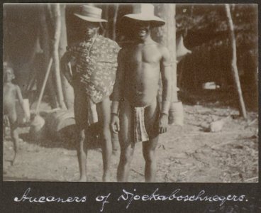 Collectie NMvWereldculturen, RV-A102-1-23, 'Aucaners of Djoekaboschnegers'. Foto- G.M. Versteeg, 1903-1904