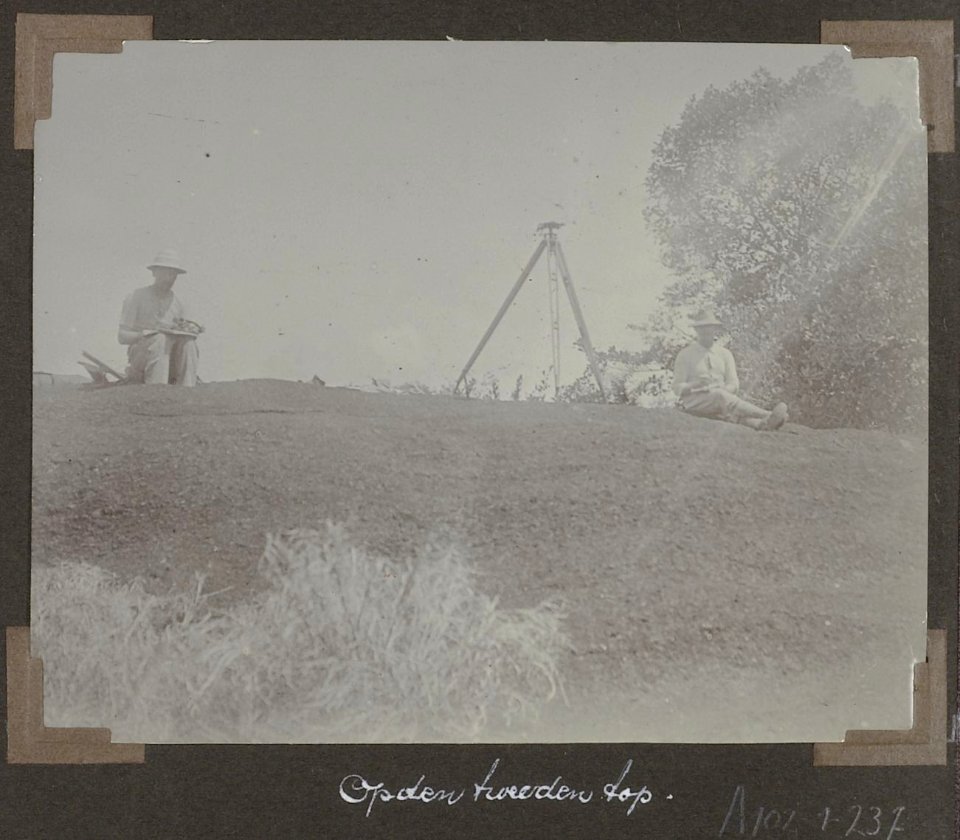 Collectie NMvWereldculturen, RV-A102-1-237, 'Op den tweeden top'. Foto- G.M. Versteeg, 1903-1904