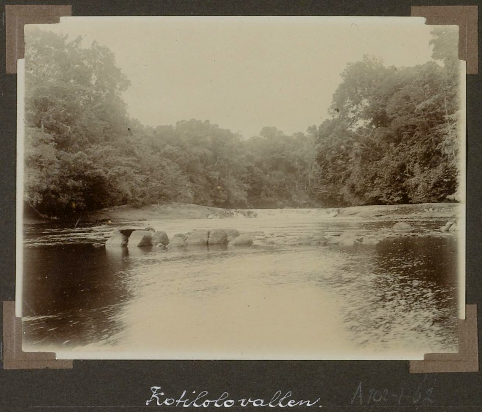 Collectie NMvWereldculturen, RV-A102-1-62, 'Kotilolovallen'. Foto- G.M. Versteeg, 1903-1904