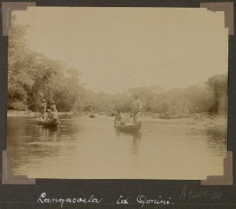 Collectie NMvWereldculturen, RV-A102-1-60, 'Langasoela in de gonini'. Foto- G.M. Versteeg, 1903-1904