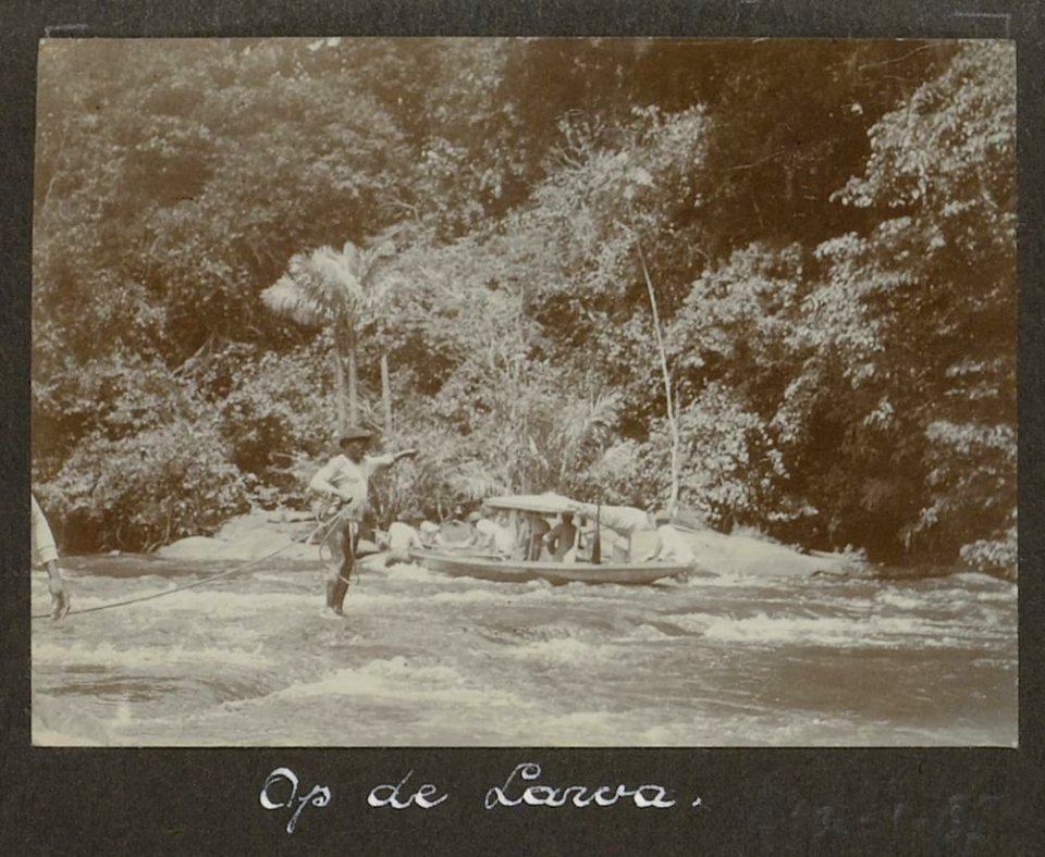 Collectie NMvWereldculturen, RV-A102-1-87, 'Op de Lawa'. Foto- G.M. Versteeg, 1903-1904