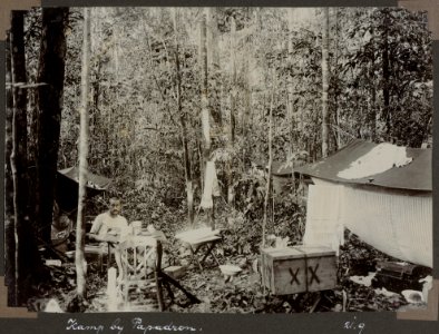 Collectie NMvWereldculturen, RV-A103-1-104, 'Kamp bij Papadron. C.H. de Goeje'. Foto- G.M. Versteeg, 21 september 1904