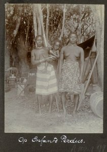 Collectie NMvWereldculturen, RV-A102-1-99, 'Op Enfants Perdus'. Foto- G.M. Versteeg, 1903-1904