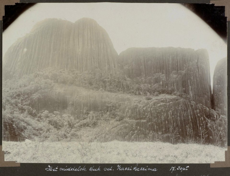 Collectie NMvWereldculturen, RV-A103-1-101, 'Het middelste stuk van de Kassikasima'. Foto- G.M. Versteeg, 17 september 1904