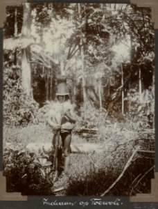 Collectie NMvWereldculturen, RV-A103-1-119, 'Indiaan op Toewoli'. Foto- G.M. Versteeg, 1904