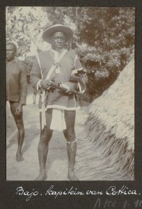 Collectie NMvWereldculturen, RV-A102-1-100, 'Bajo kapitein van Cottica'. Foto- G.M. Versteeg, 1903-1904