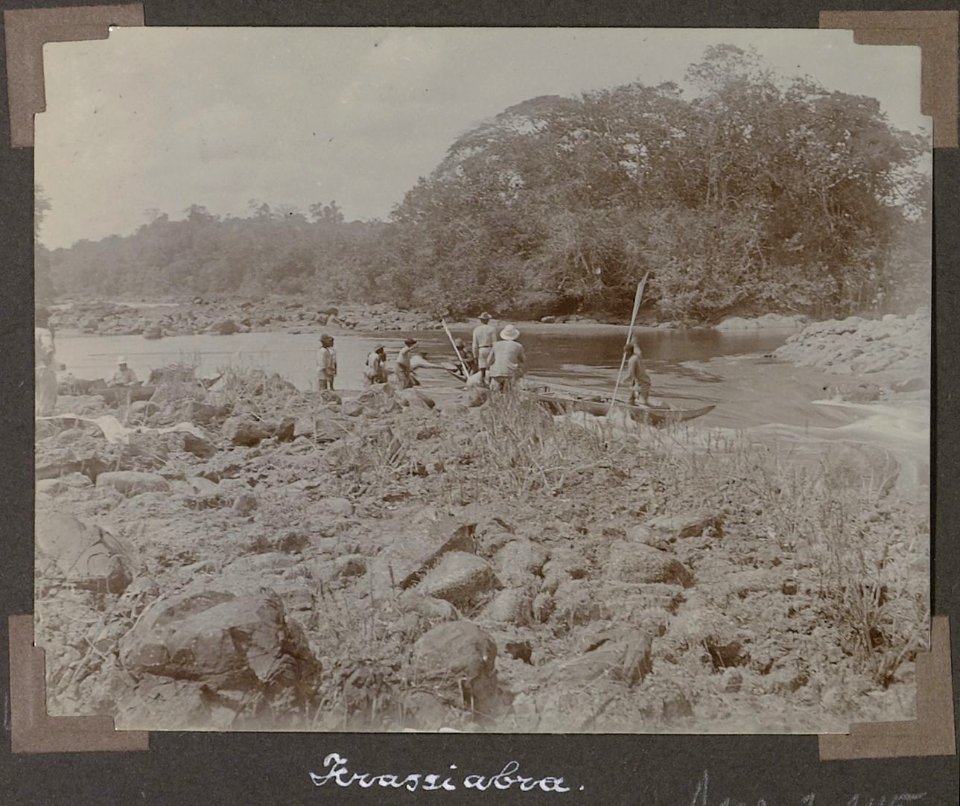 Collectie NMvWereldculturen, RV-A102-1-145, 'Krassiabra'. Foto- G.M. Versteeg, 1903-1904