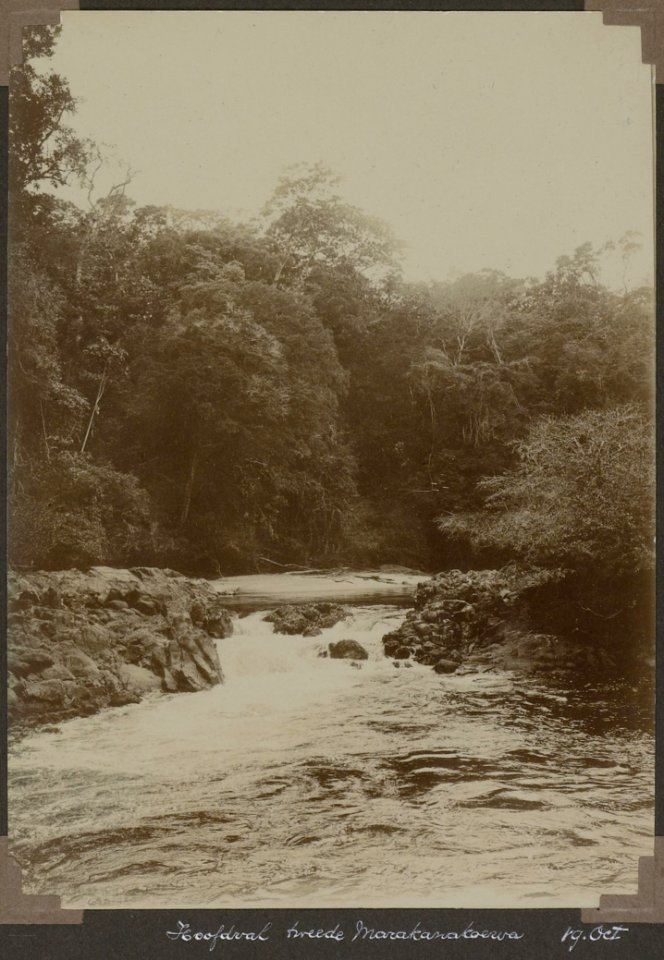 Collectie NMvWereldculturen, RV-A103-1-173, 'Hoofdval tweede Marakanakoewa'. Foto- G.M. Versteeg, 19 oktober 1904