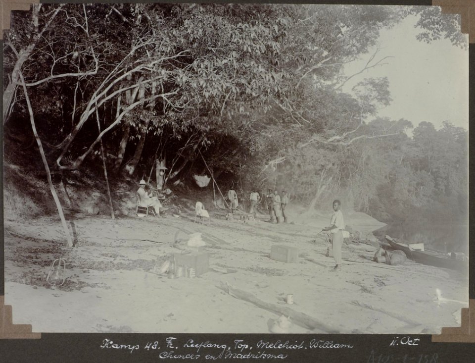 Collectie NMvWereldculturen, RV-A103-1-158, 'Kamp 48. A. Franssen Herderschee, Leeflang, Top, Melchiot, William, Chinees en Madritsma-. Foto- G.M. Versteeg, 11 oktober 1904