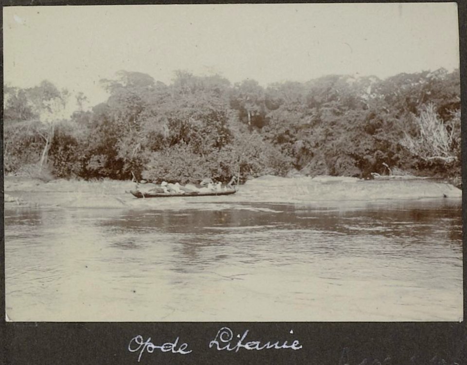 Collectie NMvWereldculturen, RV-A102-1-196, 'Op de Litanie'. Foto- G.M. Versteeg, 1903-1904