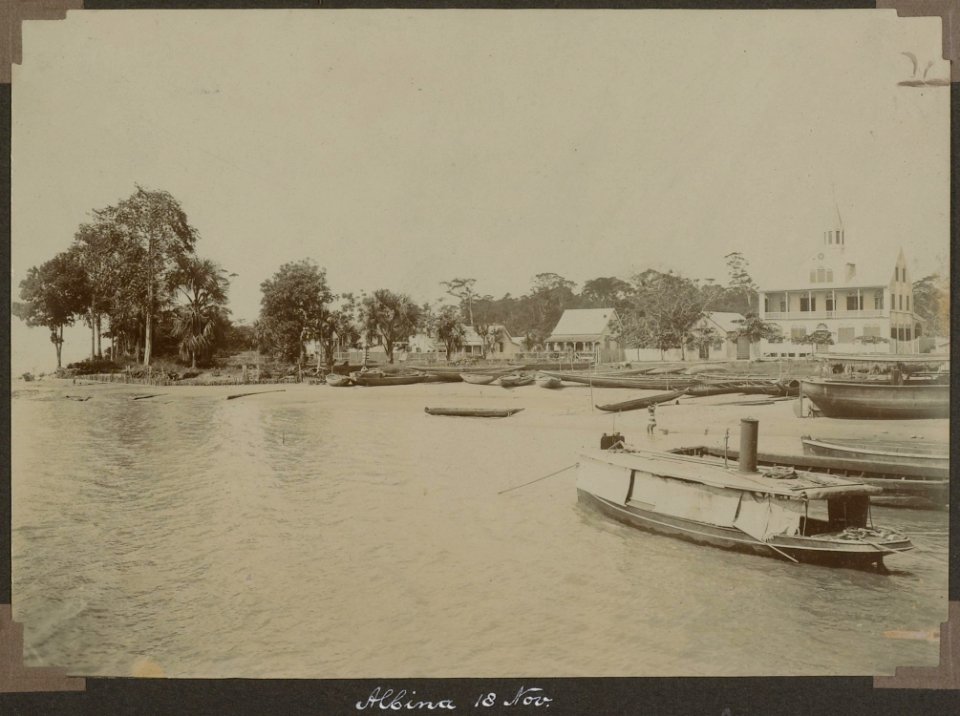 Collectie NMvWereldculturen, RV-A103-1-213, 'Albina'. Foto- G.M. Versteeg, 18 november 1904