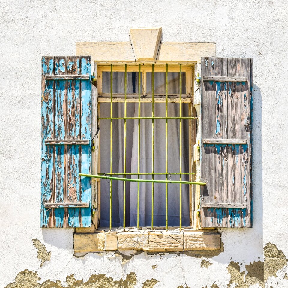 Weathered wall house