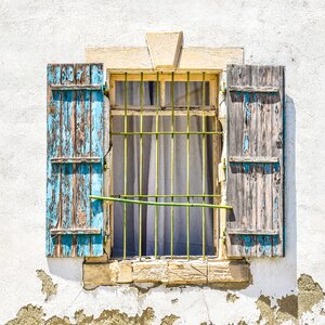 Weathered wall house