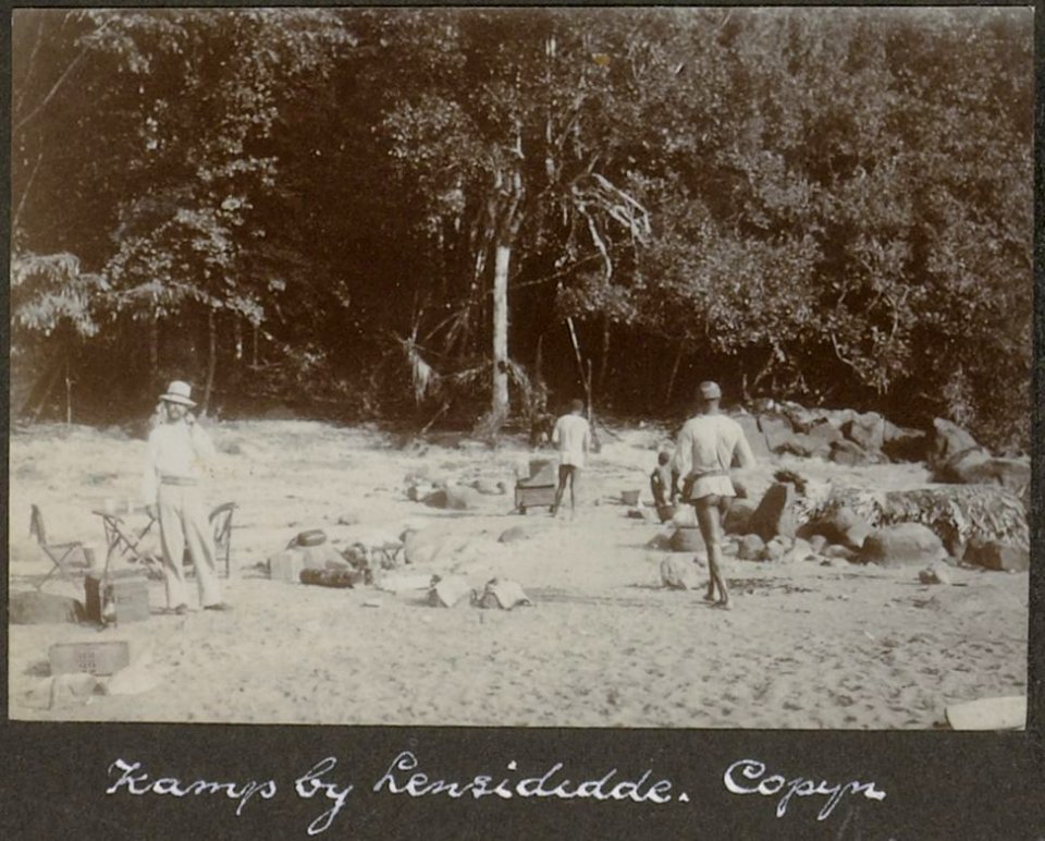Collectie NMvWereldculturen, RV-A102-1-21, 'Kamp bij Lensididde. Copijn'. Foto- G.M. Versteeg, 1903-1904