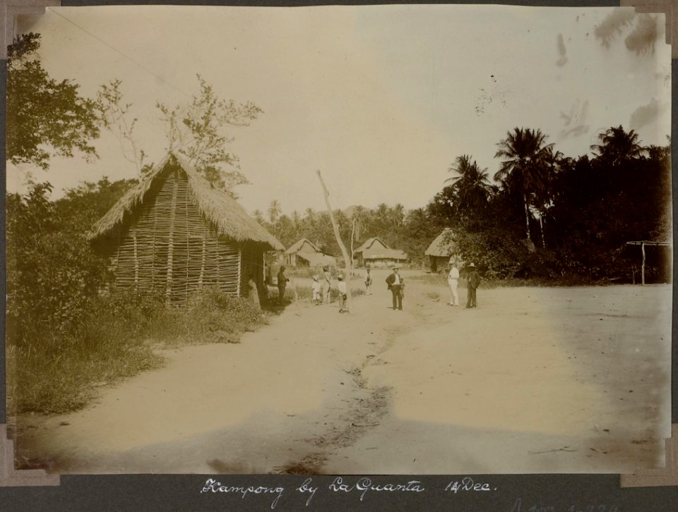 Collectie NMvWereldculturen, RV-A103-1-229, 'Kampong bij La Guanta'. Foto- G.M. Versteeg, 14 december 1904