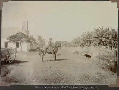 Collectie NMvWereldculturen, RV-A103-1-242, 'Commissaris van Politie Aux Cayes'. Foto- G.M. Versteeg, 21 december 1904