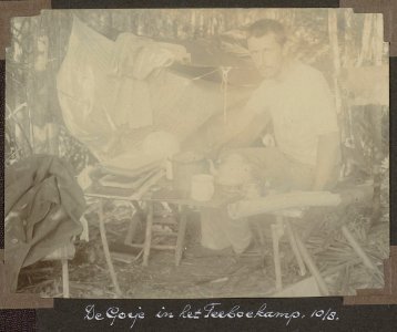 Collectie NMvWereldculturen, RV-A103-1-22, 'C.H. de Goeje in het Teeboekamp (10 Augustus)'. Foto- G.M. Versteeg, 10 augustus 1904