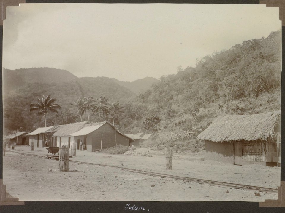 Collectie NMvWereldculturen, RV-A103-1-223, 'Christoforo Colombo. Hunter'. Foto- G.M. Versteeg, 11 december 1904
