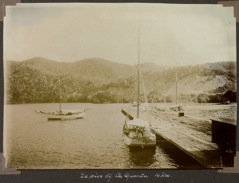 Collectie NMvWereldculturen, RV-A103-1-230, 'De pier bij la Guanta'. Foto- G.M. Versteeg, 14 december 1904
