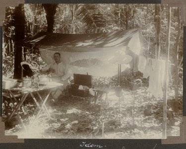 Collectie NMvWereldculturen, RV-A103-1-60, 'Kamp bij Kentoefor.'. Foto- G.M. Versteeg, 1904