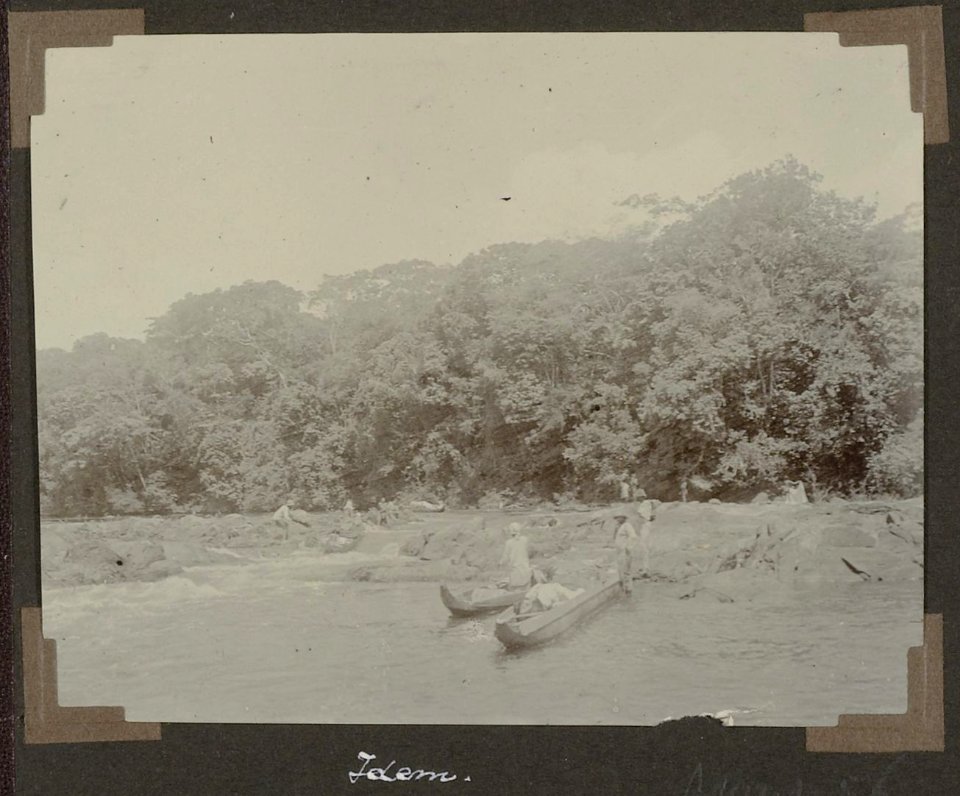Collectie NMvWereldculturen, RV-A102-1-56, 'Gransoela in de Gonini'. Foto- G.M. Versteeg, 1903-1904