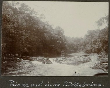 Collectie NMvWereldculturen, RV-A102-1-78, 'Vierde val in de Wilhelmina'. Foto- G.M. Versteeg, 1903-1904