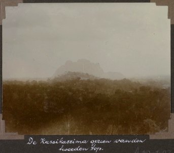 Collectie NMvWereldculturen, RV-A103-1-93, 'De Kassikassima gezien van den tweeden top'. Foto- G.M. Versteeg, 1904