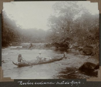 Collectie NMvWereldculturen, RV-A103-1-92, 'Koekoe indianen met C.H. de Goeje'. Foto- G.M. Versteeg, 1904