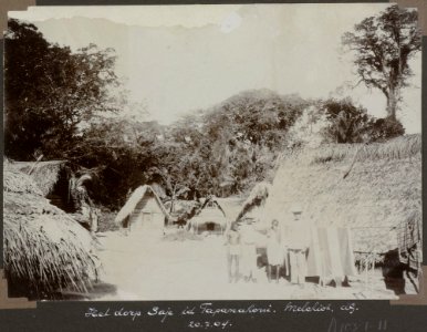 Collectie NMvWereldculturen, RV-A103-1-11, 'Heel dorp Saje in de Tapanahoni. Melchiot, C.H. de Goeje (20 Juli 1904)'. Foto- G.M. Versteeg, 20 juli 1904