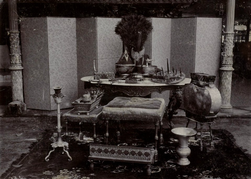 Collectie NMvWereldculturen, RV-A142-1-8, Foto, 'De vorstelijke Ampilan van de Sultan van Yogyakarta tijdens de Garebeg-feesten', fotograaf K. (Kassian) Céphas, 1888