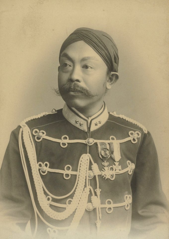 Collectie NMvWereldculturen, RV-A360-10, Kabinetfoto, 'Portret van de Pangeran Praboe Widjoh', fotograaf Woodbury & Page, 1898