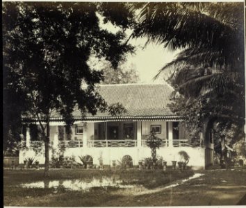 Collectie NMvWereldculturen, RV-A42-1-12, Foto, 'Particulier woonhuis in Batavia', fotograaf Woodbury & Page, ca. 1875