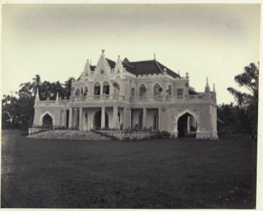 Collectie NMvWereldculturen, RV-A42-1-34, Foto, 'Het paleis van de Javaanse prins Rahden Saleh te Batavia', fotograaf Woodbury & Page, ca. 1875