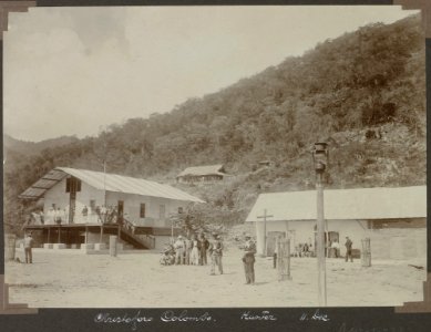 Collectie NMvWereldculturen, RV-A103-1-222, 'Christoforo Colombo. Hunter'. Foto- G.M. Versteeg, 11 december 1904