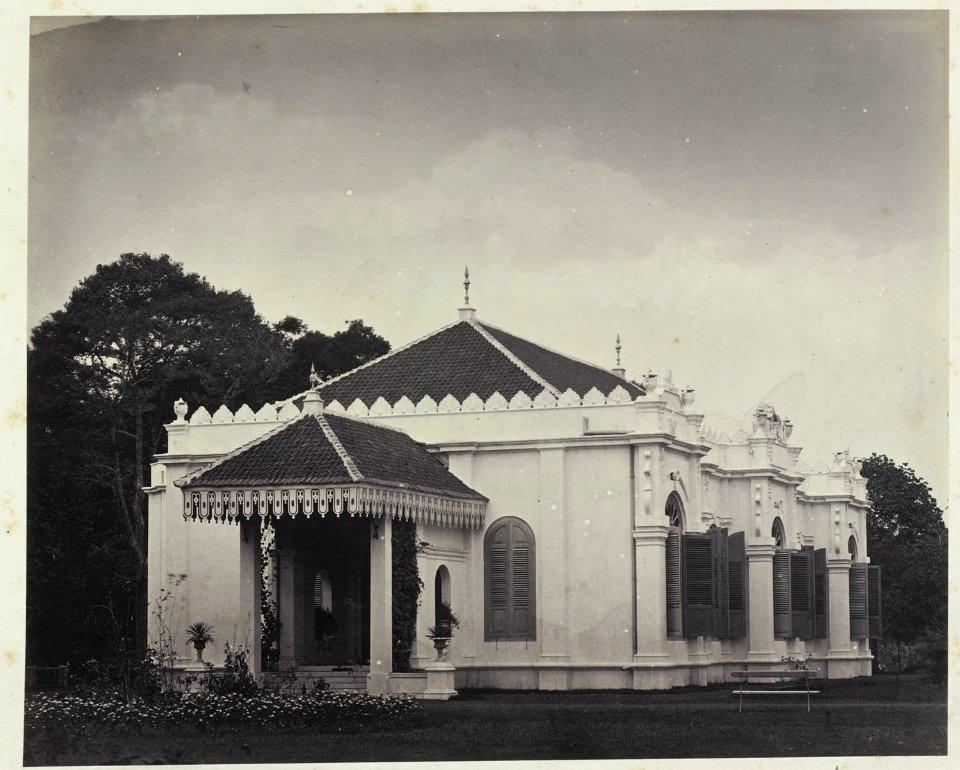 Collectie NMvWereldculturen, RV-A42-1-35, Foto, 'Tentoonstellingszaal van de dierentuin in Batavia', fotograaf Woodbury & Page, ca. 1875