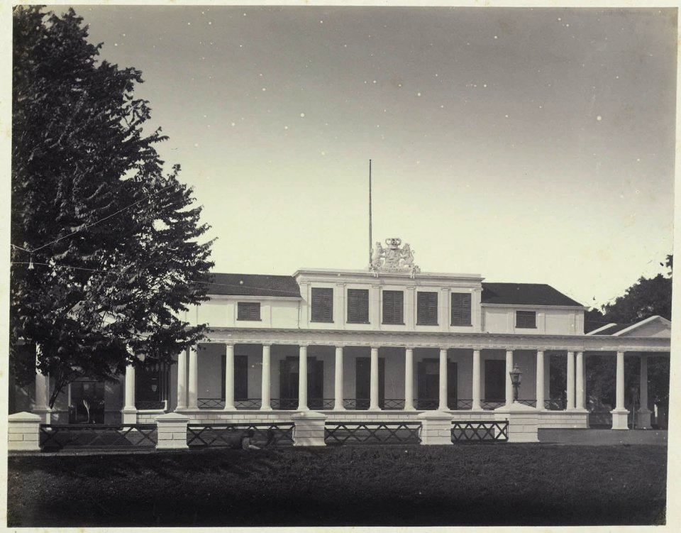 Collectie NMvWereldculturen, RV-A42-1-19, foto- Het paleis van de gouverneur-generaal in Rijswijk te Batavia, Woodbury & Page, Woodbury & Page, ca. 1875