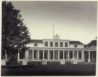 Collectie NMvWereldculturen, RV-A42-1-19, foto- Het paleis van de gouverneur-generaal in Rijswijk te Batavia, Woodbury & Page, Woodbury & Page, ca. 1875
