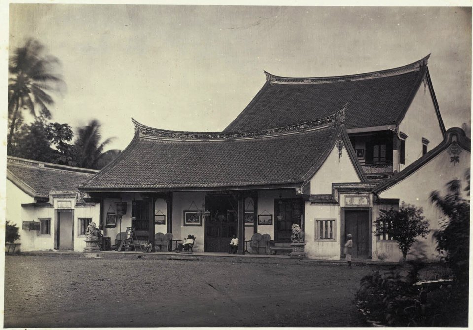 Collectie NMvWereldculturen, RV-A42-1-3, Foto, 'Chinees huis in Batavia', fotograaf Woodbury & Page, ca. 1875