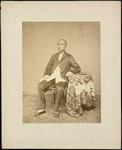 Collectie NMvWereldculturen, RV-A72-167, Foto, 'Portret van een Chinese man in dagelijkse kleding', fotograaf Woodbury & Page, Voor 1900