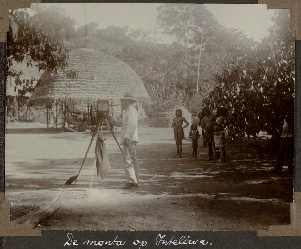 Collectie NMvWereldculturen, RV-A103-1-73, 'De monta op Inteliwa'. Foto- G.M. Versteeg, 1904